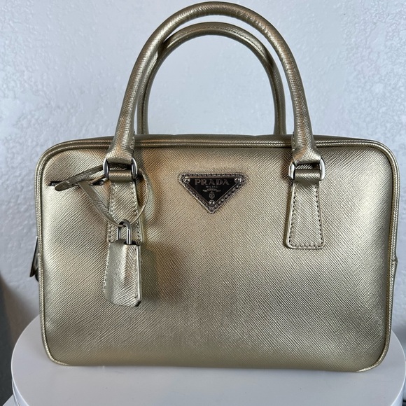 ❤️Authentic Prada Saffiano Hand Bag with Original Lock & Keys - Picture 1 of 14